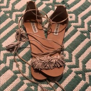 BARELY WORN Steve Madden Frilly Tie Sandals